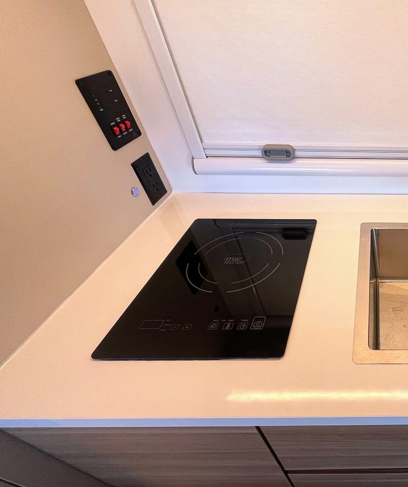 Single burger induction cooktop in the S145 from Imperial Outdoors.