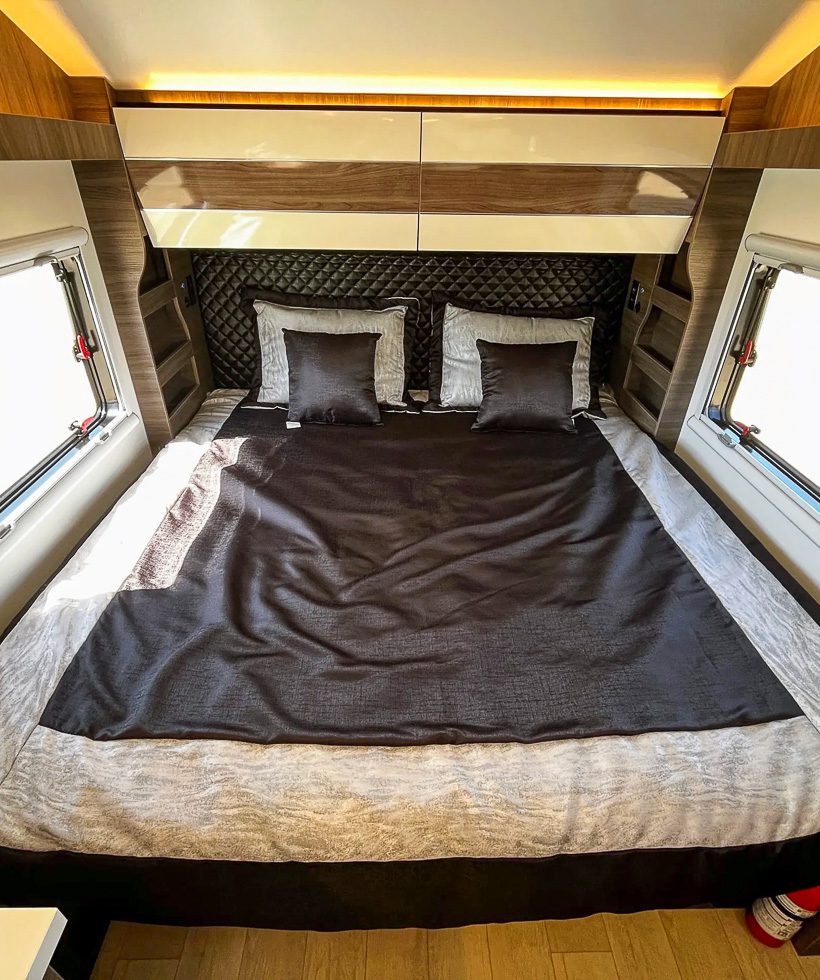 King size bed and spacious premium cabinetry on the Imperial Outdoors X195.