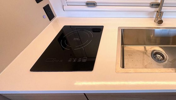 Single burner induction cooktop in the Imperial Outdoors S145.